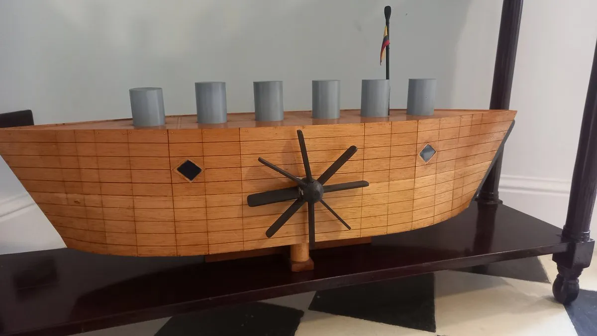 Maqueta a escala del sumergible El Hipopótamo