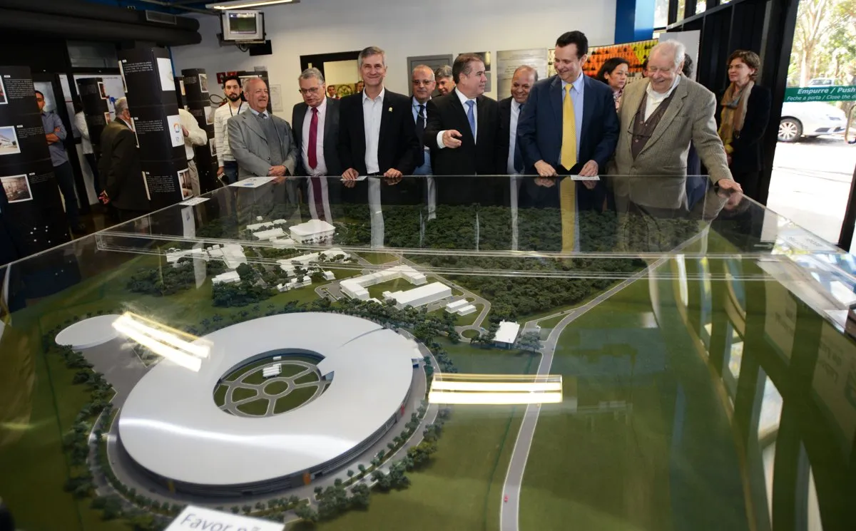 Complejo arquitectónico del sincrotrón Sirius en Campinas Brasil