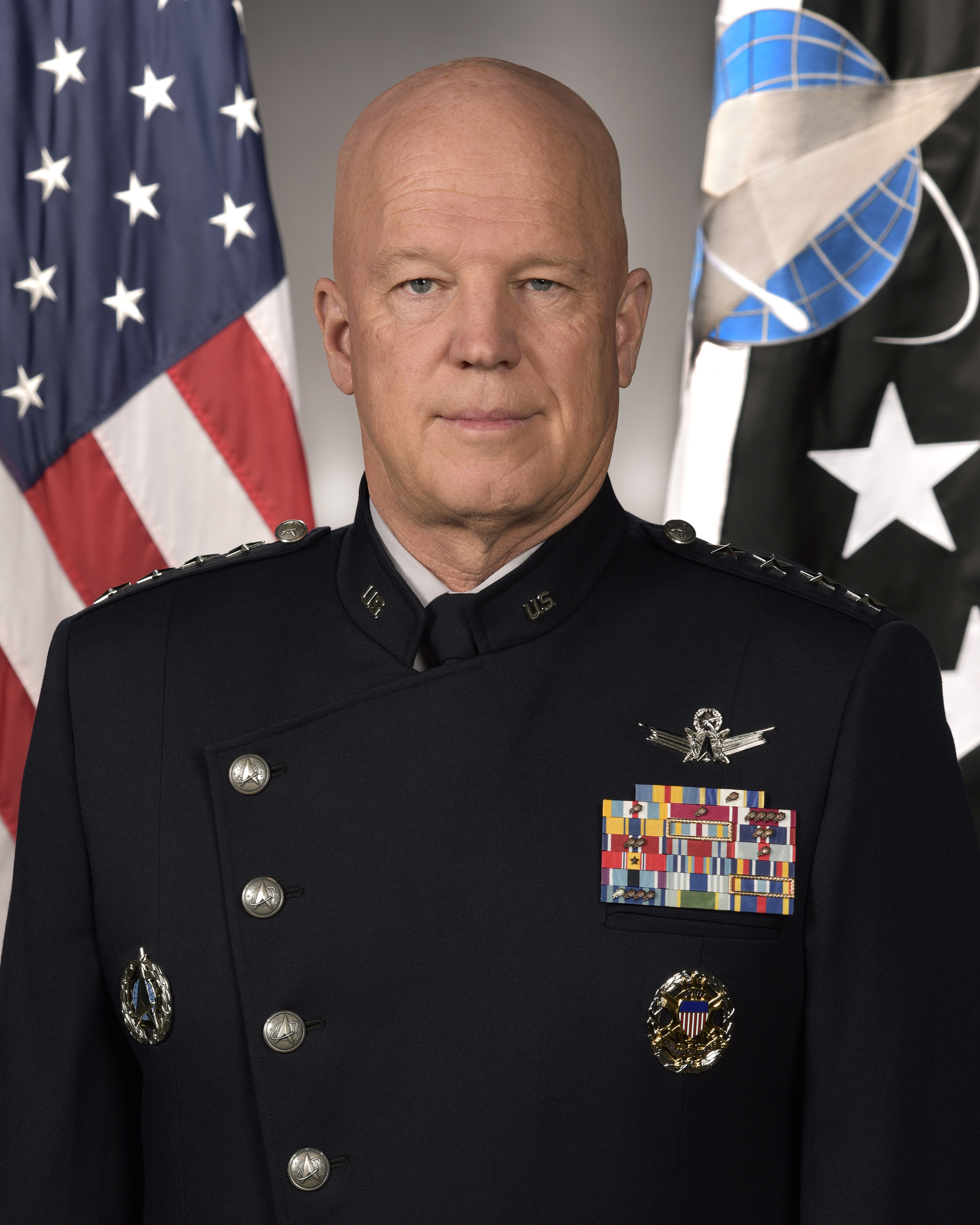 Retrato oficial del General John W. Jay Raymond, primer Jefe de Operaciones Espaciales de la Fuerza Espacial de EE. UU.
